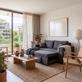 Sofá cama Siena gris moderno en departamento minimalista con vista urbana y diseño funcional